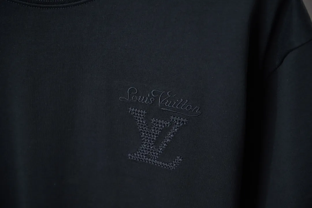 🅿️200 1V 25SS early spring new style short sleeves with embroidered letters, light luxury, a must-have item for daily commuting for men and women, correct version, welcome to compare, detailed features · 320 grams of 100% pure cotton double yarn jersey fabric · Special thickened 32 pieces of double yarn 1X1 thread in the same vat · Imported Tajima machine hollow embroidered letter logo. Ready-made garments are washed to make the embroidery softer · Double-needle sewing and cross-seam technology · Original main mark, washed tag, brand moisture-proof paper packaging Color: black/white Size: S/M/L/XL